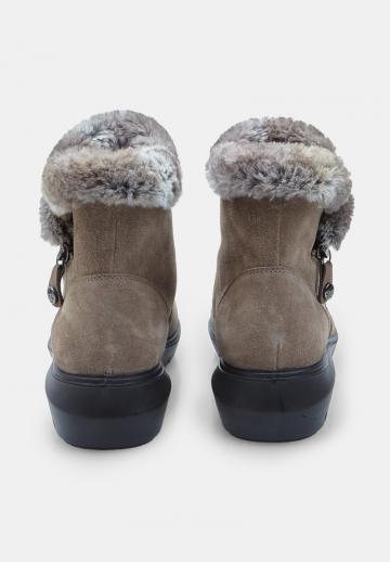 Сапожки на танкетке