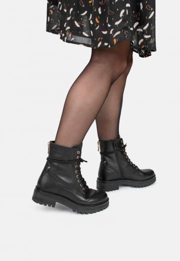 Ботинки на шнуровке