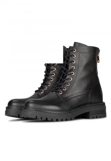 Ботинки на шнуровке