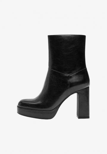 Высокие сапоги