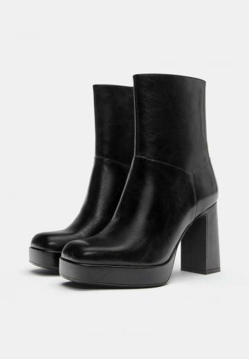 Высокие сапоги