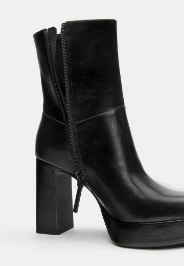 Высокие сапоги