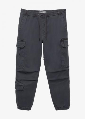 Брюки с накладными карманами