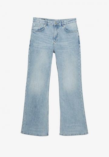 Клешеные джинсы