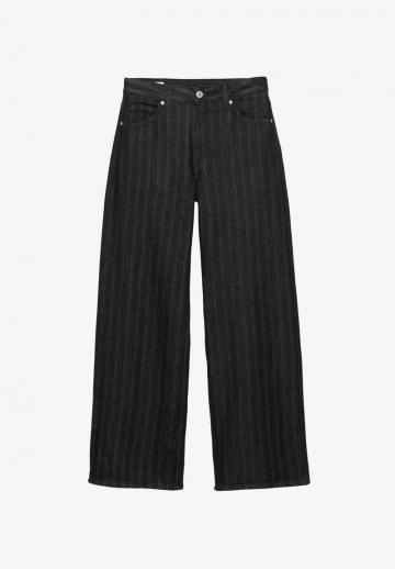 Клешеные джинсы