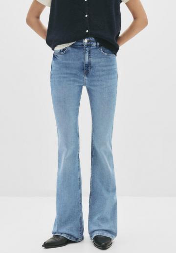 Клешеные джинсы