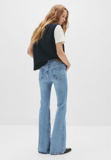 Клешеные джинсы
