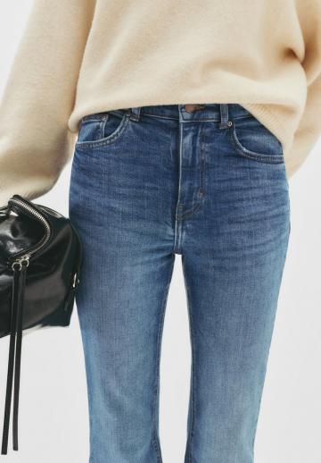Клешеные джинсы