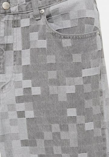 Прямые джинсы