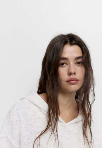 Пуловер с капюшоном