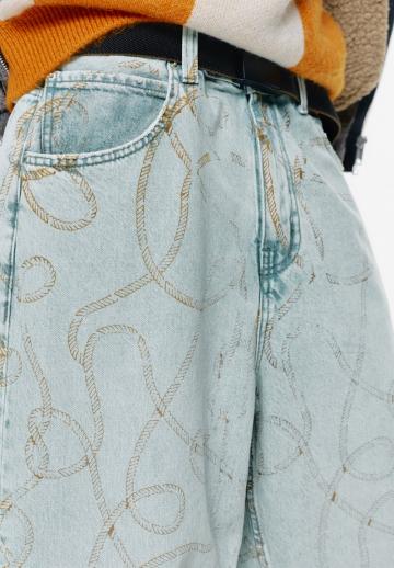 Прямые джинсы