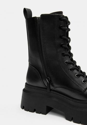 Ботинки на шнуровке