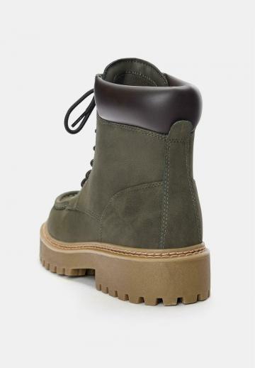 Ботинки на шнуровке