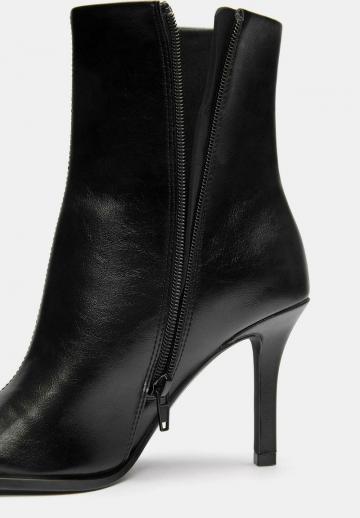 Высокие сапоги