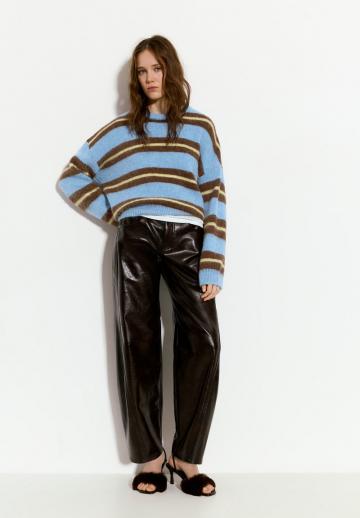 Пуловер в полоску