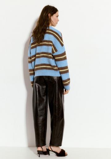 Пуловер в полоску
