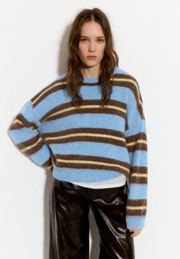 Пуловер в полоску
