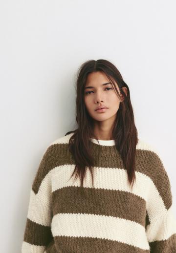 Пуловер в полоску