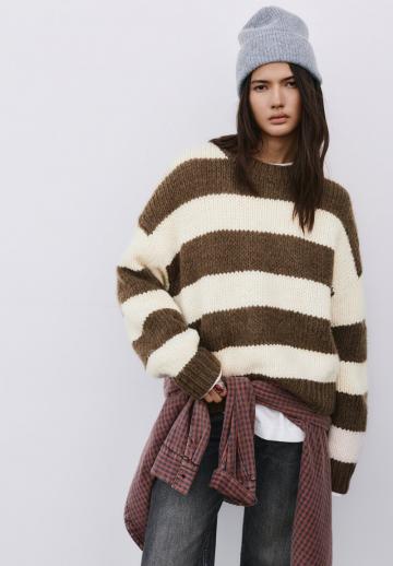 Пуловер в полоску