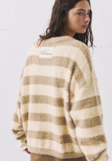 Пуловер в полоску