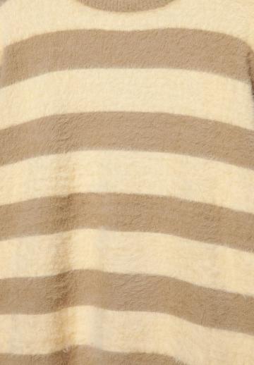 Пуловер в полоску