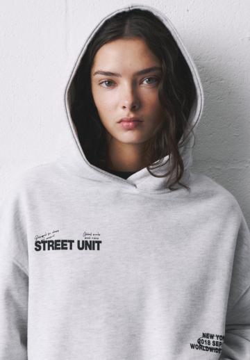 Пуловер с капюшоном