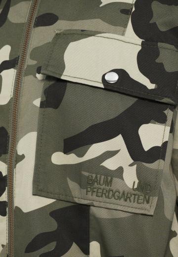 Куртка с накладнымит карманами