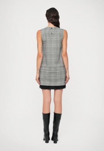 Короткое платье