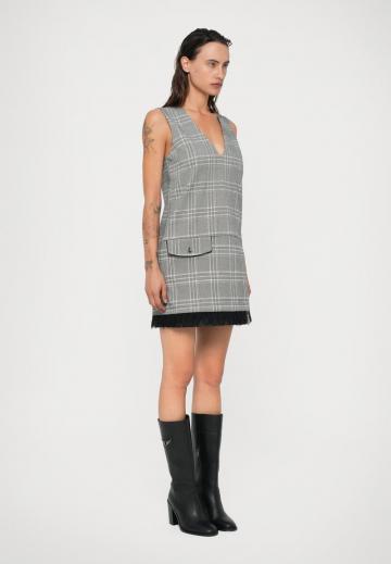 Короткое платье