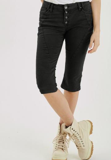 Короткие джинсы