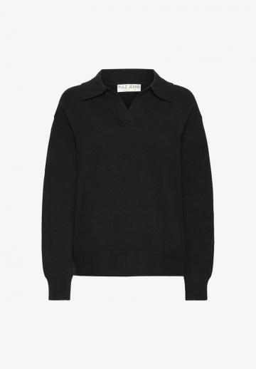 Пуловер с вырезом V