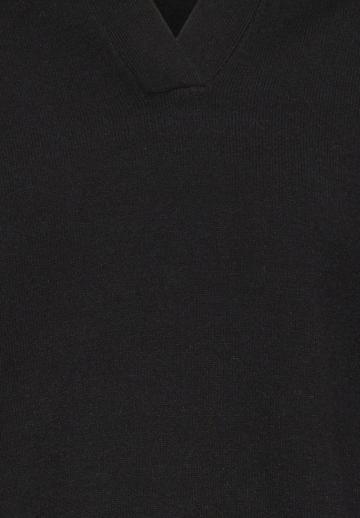 Пуловер с вырезом V