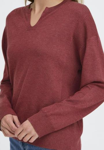 Пуловер с вырезом V