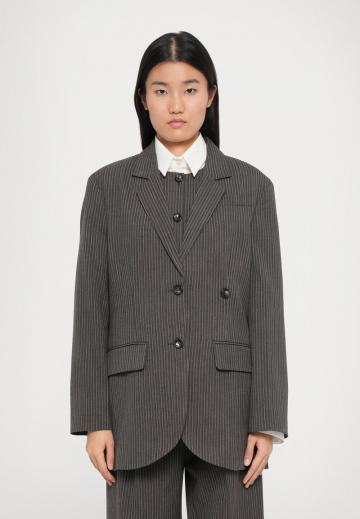 Длинный блейзер