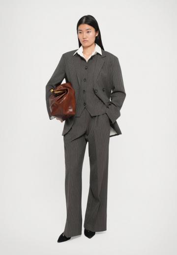 Длинный блейзер