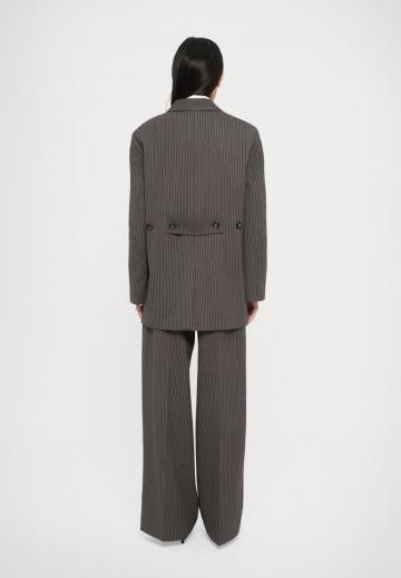 Длинный блейзер