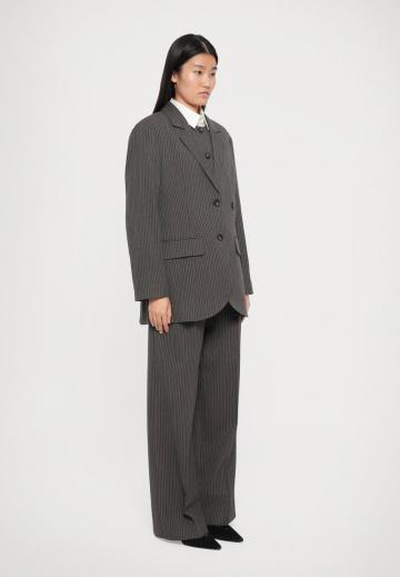 Длинный блейзер