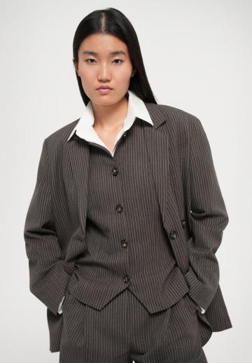 Длинный блейзер