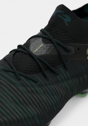 Футбольные бутсы