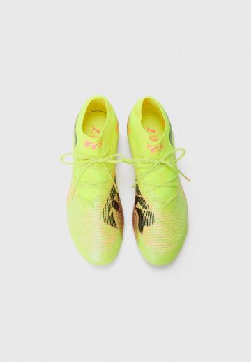 Футбольные бутсы