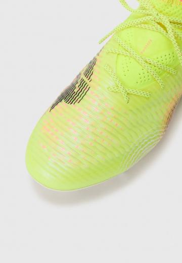 Футбольные бутсы