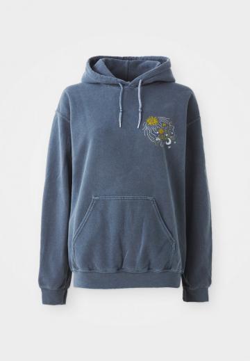 Пуловер с капюшоном