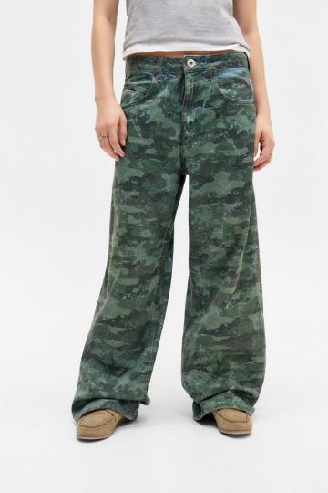 Клешеные джинсы