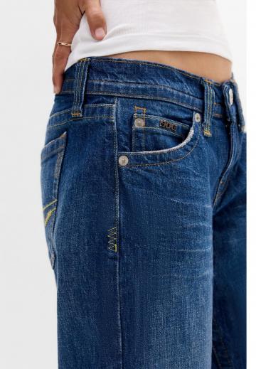 Клешеные джинсы