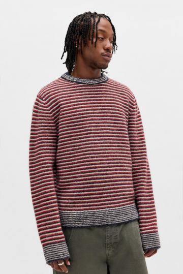 Пуловер в полоску