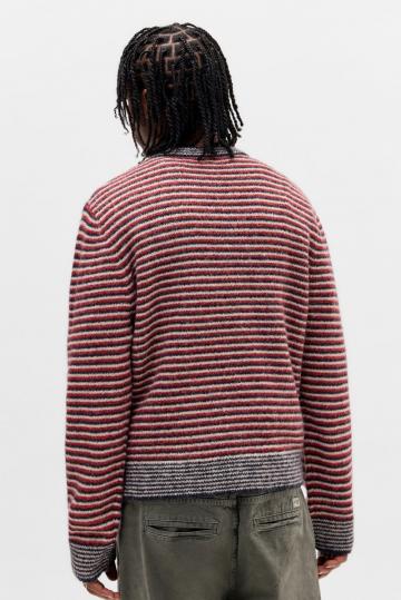 Пуловер в полоску