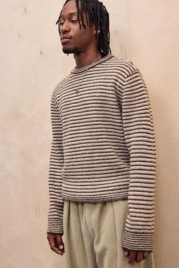 Пуловер в полоску