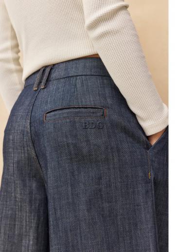 Прямые джинсы