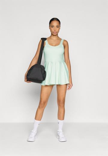 Спортивное платье