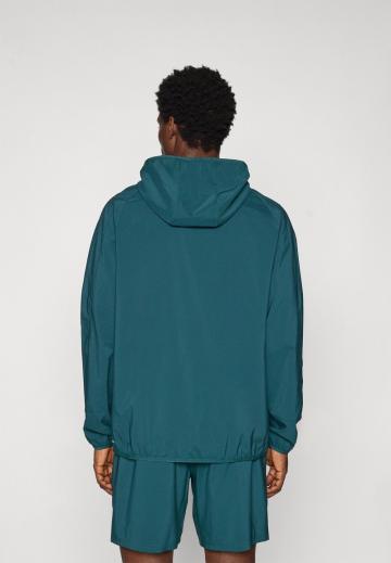 Спортивная куртка